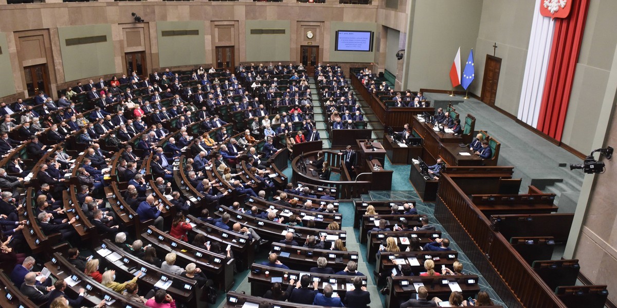 Posłowie w 2021 roku cieszyli się ze sporej podwyżki.