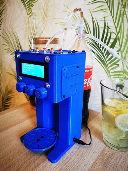 Wydrukowany 3D robot do nalewania drinków / fot. forbot.pl