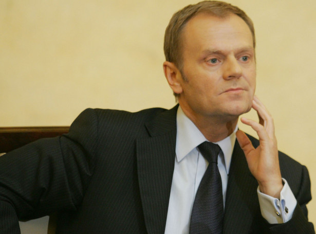 Tusk broni szefa CBA