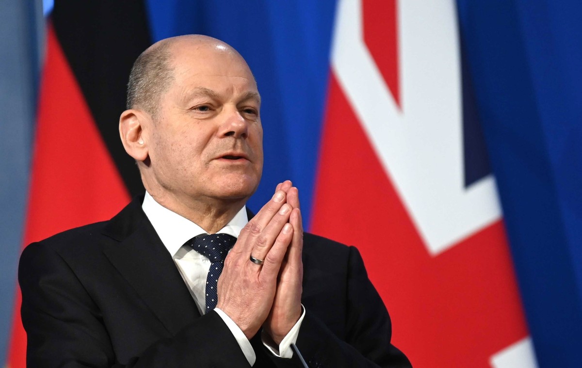 Olaf Scholz podczas konferencji na Downing Street w Londynie