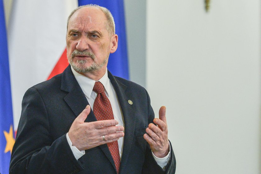 Macierewicz jest jak... Tusk!