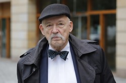 Korwin-Mikke: Lepiej jak szef sztabu jest pedofilem niż kretynem