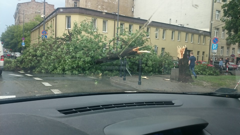 Skutki wichury w Warszawie