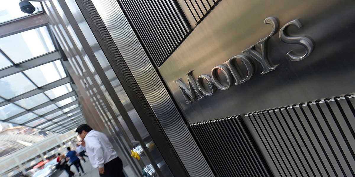 W ostatniej rewizji z kwietnia Moody's dawała nam rating A2 z perspektywą stabilną. Rating pozostaje na razie bez zmian. Ten poziom mamy już od 2002 roku i tylko raz agencja wystawiła nam do niego perspektywę negatywną w maju 2016 roku.