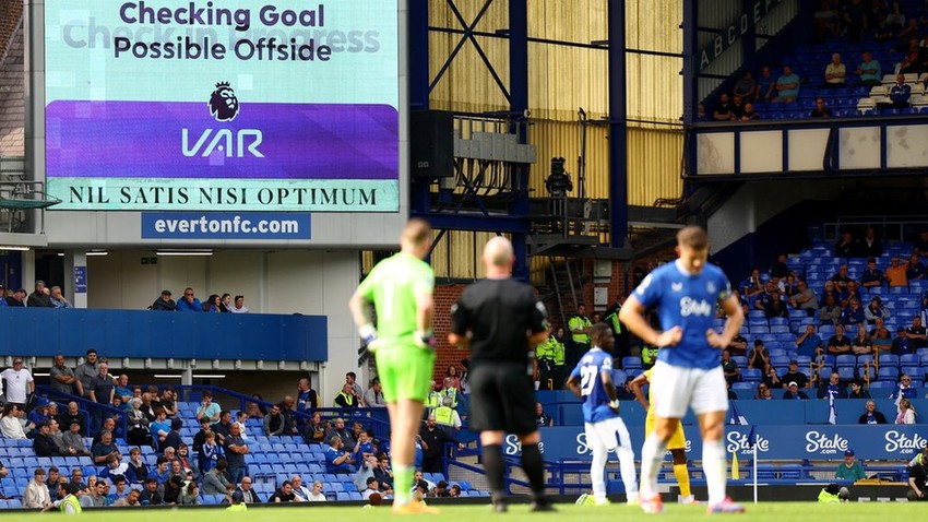 VAR će u novoj sezoni imati manju ulogu | Foto: Reuters