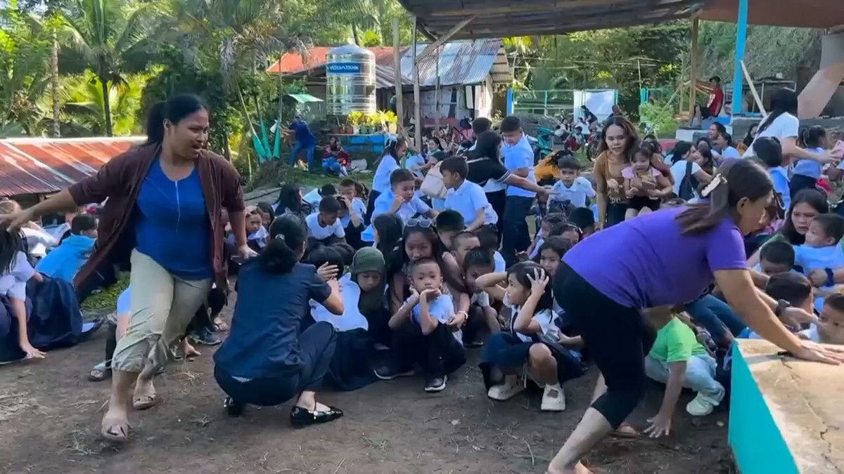 Reakcija školske dece na jak zemljotres u ponedeljak, 8. juna 2026. godine na Filipinima