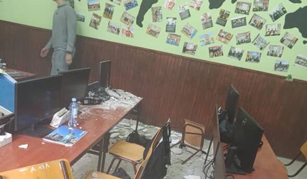 Pao plafon u Bečeju u gimnaziju