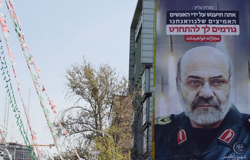 Plakat sa likom ubijenog iranskog generala Mohameda Reze Zahedija u Teheranu 3. aprila