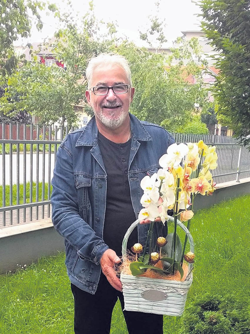 Džentlmen sa cvećem - Vladeta Jeremić