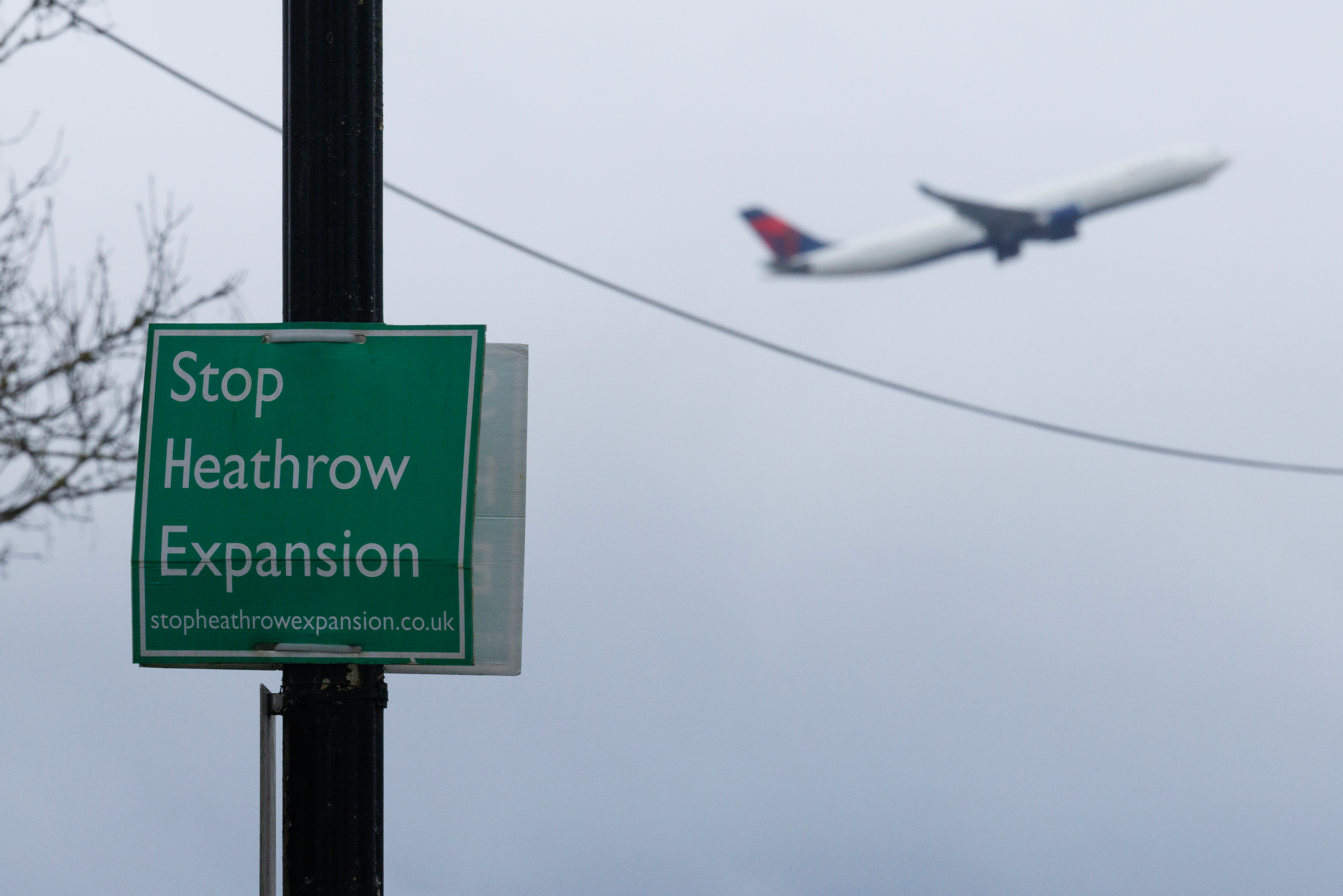 UK picks Heathrow's £49bn third runway plan - no taxpayer money