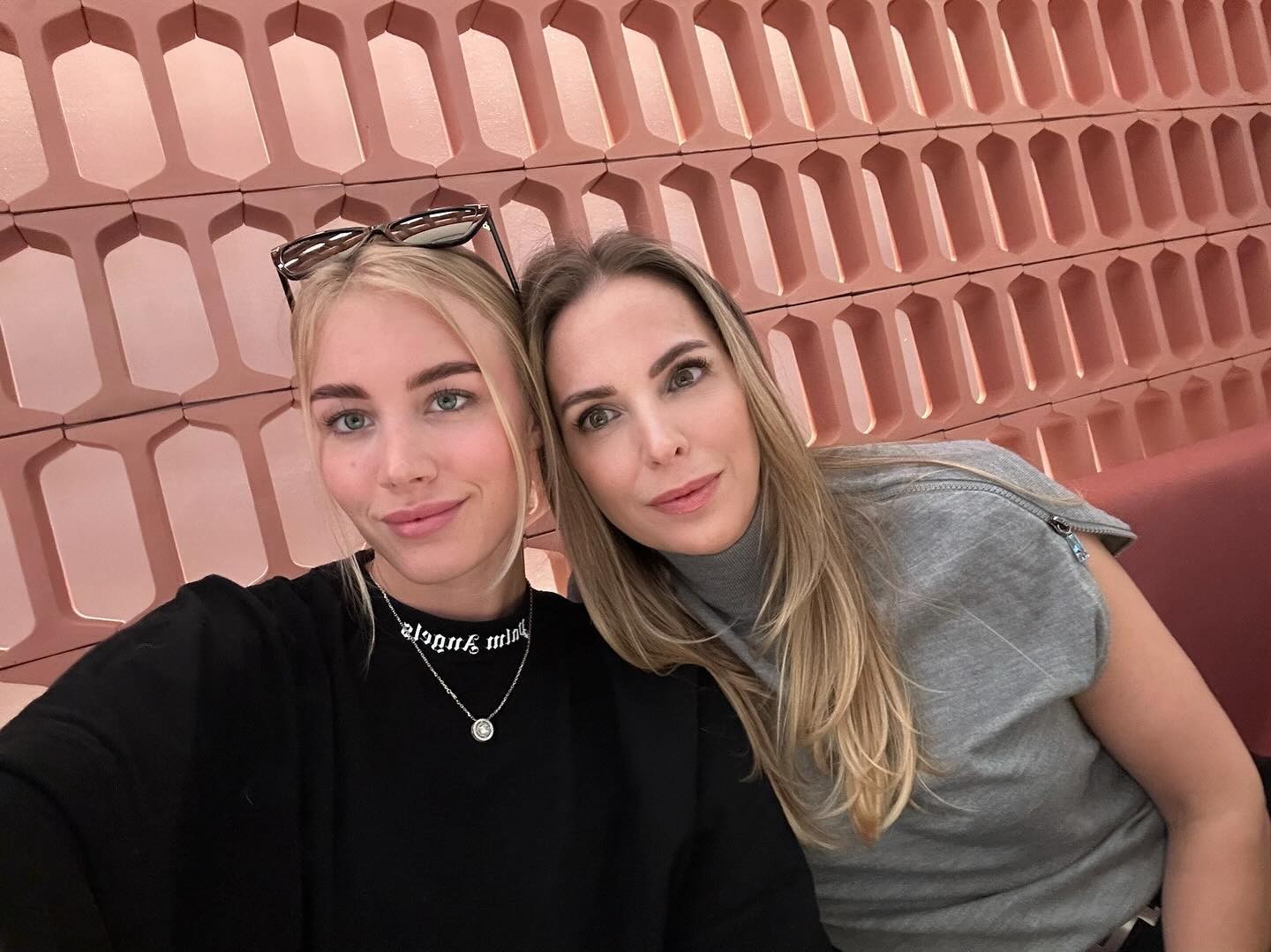 Najstaršia dcéra Borisa Kollára - Saša Horňáková s maminou Stankou.