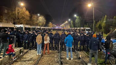 Patrzą policjantom na ręce. "Niedochowanie zasad jest równoznaczne ze stosowaniem przemocy"