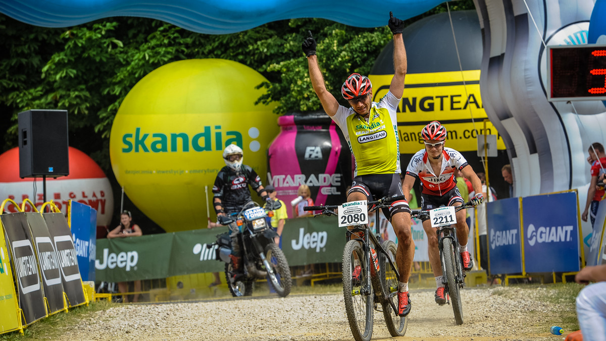 Jedną edycję przed końcem cyklu Skandia Maraton Lang Team Mariusz Kowal (JBG-2) zapewnił sobie zwycięstwo w klasyfikacji generalnej Pucharu Polski. Podczas wyścigu w Dąbrowie Górniczej Kowal zajął trzecie miejsce wśród licencjonowanych zawodników. W klasyfikacji generalnej uzyskał już przewagę nie do odrobienia dla rywali.