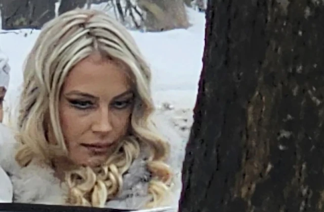 Milica Veličković KIPTI OD BESA! "Sama sam izašla iz porodilišta, sve sama radim" Bivša zadrugarka "ZGAZILA" Terzu pred svima