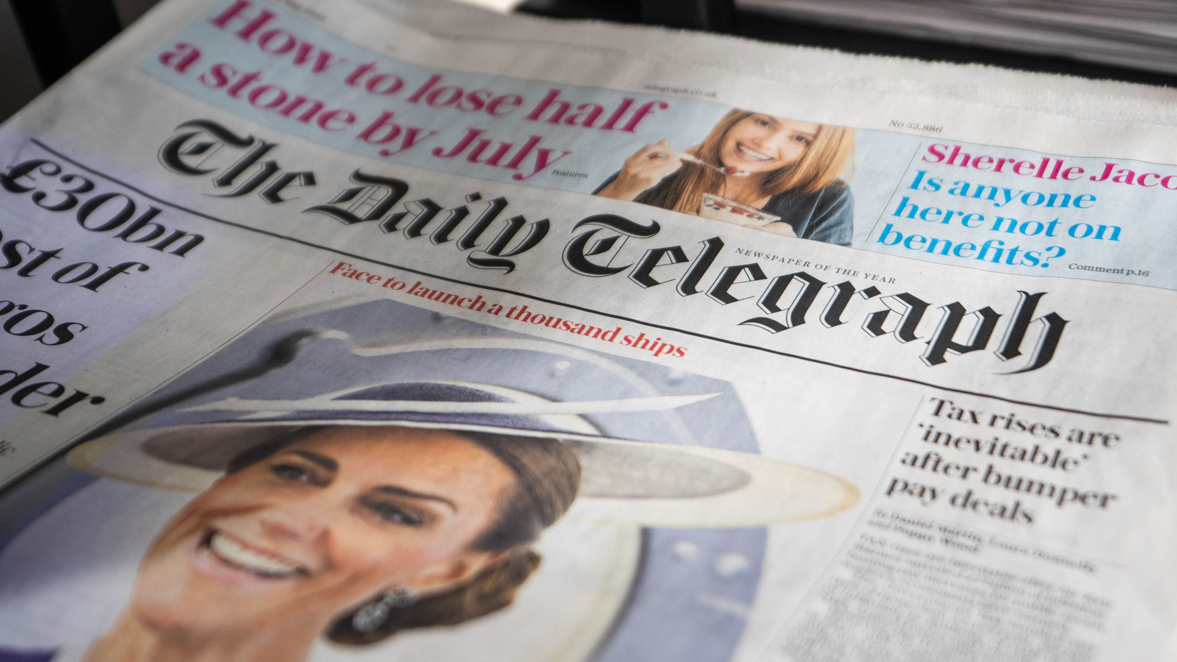 Daily Mail publisher agrees to buy Telegraph for £500m