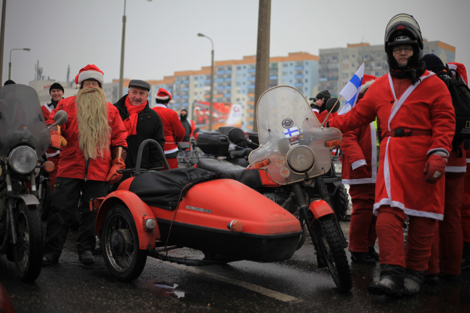 Mikołaje na motorach w Trójmieście, fot. PAP/Roman Jocher