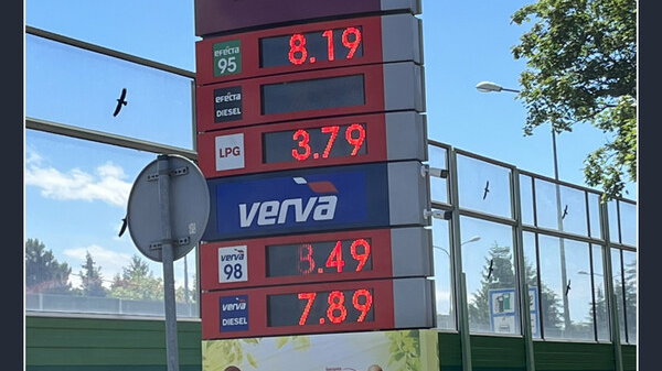 Internauci nie przestają kpić z cen benzyny