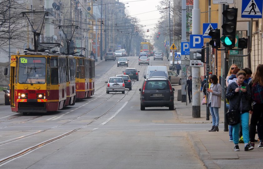 Komunikacja w Łodzi po zmianach. Chaos w rozkładach jazdy MPK Łódź