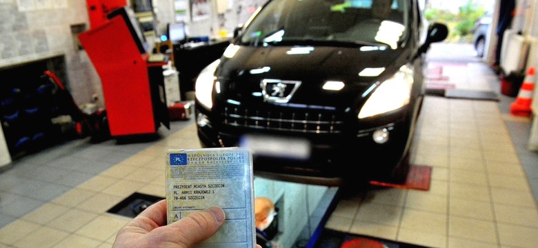 Nowe badanie techniczne auta w 2025. Żegnaj się z dowodem rejestracyjnym