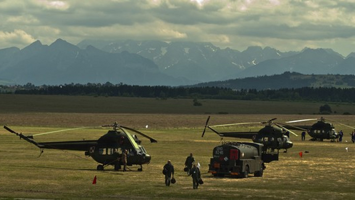 Podobnie jak w ubiegłym roku lotnisko w Nowym Targu odwiedziły śmigłowce Mi-24 i Mi-2 z 1 Brygady Lotnictwa Wojsk Lądowych. W zmiennej pogodzie piloci będą trenować loty w terenie górskim do piątku 27 czerwca.