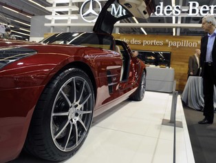 Szef Daimlera: Słabe euro w dłuższej perspektywie szkodzi firmom motoryzacyjnym