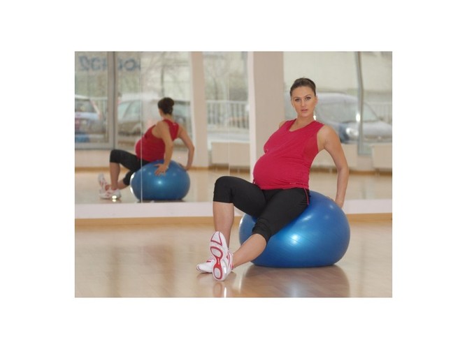 Ania nagrała zestaw ćwiczeń wideo, które pomogą przyszłym mamom zachować kondycję