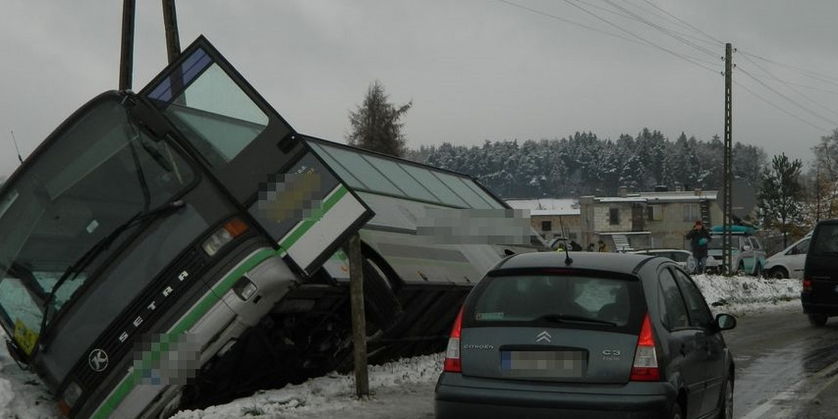 Autobus wjechał do rowu w Bojanie 