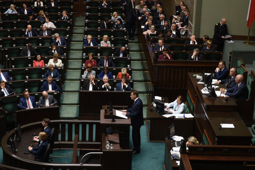 Burzliwa debata w Sejmie. Macierewicz wbił szpilę Schetynie