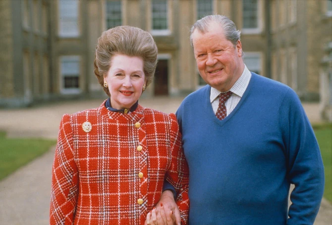 Dajanin otac je 1976. oženio Rejn, groficu od Dartmuta