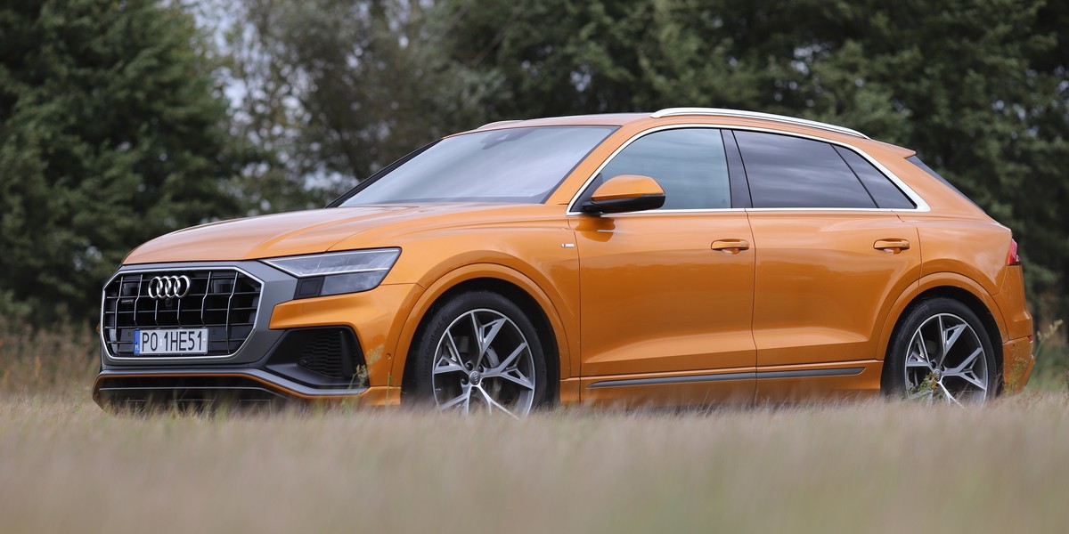 Audi Q8 pomimo pokaźnych gabarytów i dużej wagi prowadzi się bardzo zwinnie