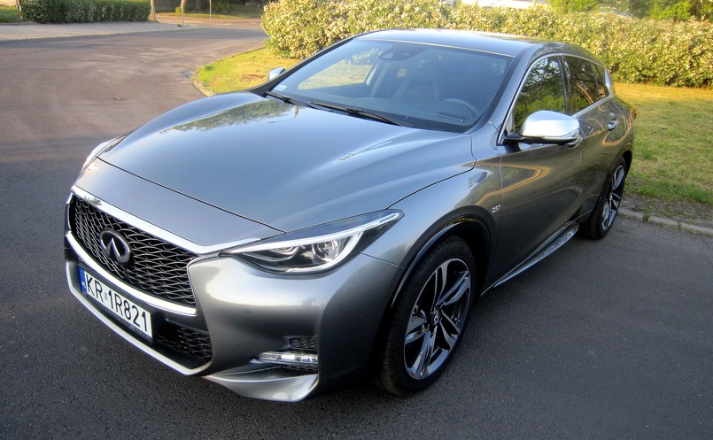 Infiniti Q30 2.0t 7DCT AWD Sport