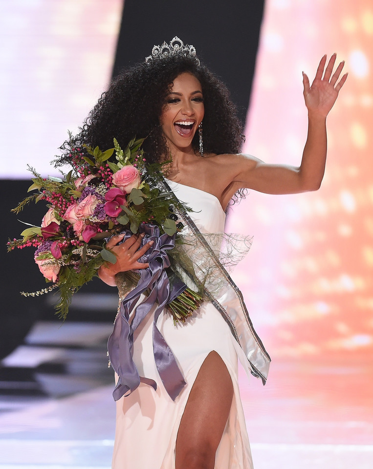 Chelsie Kryst - Miss USA 2019