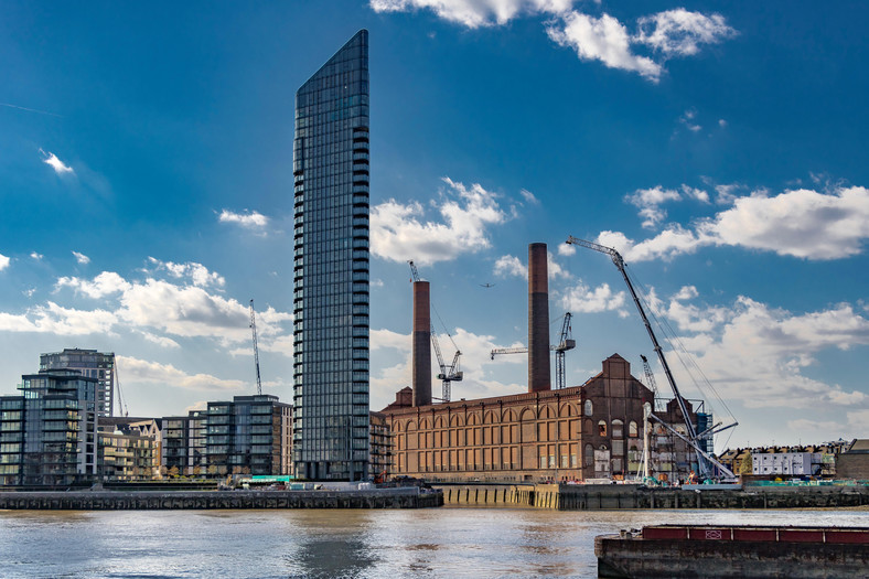 Londyn, Chelsea Waterfront. Według doniesień mediów Roman Abramowicz kupił w tym wieżowcu trzypiętrowy penthouse