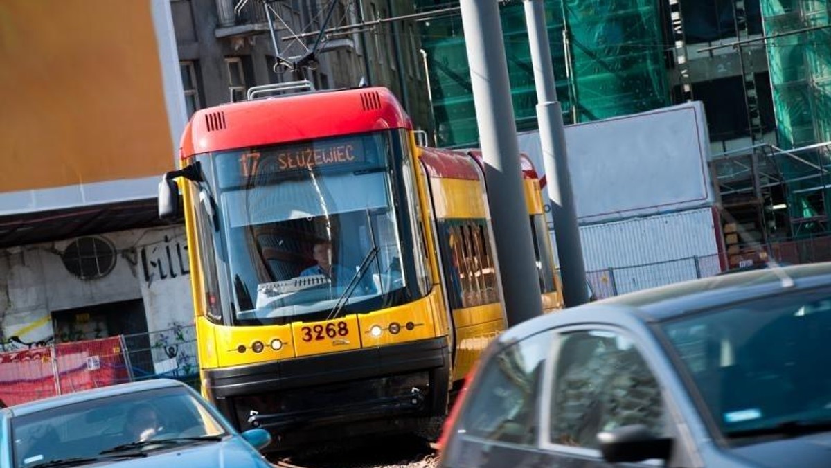 Szykują się duże zmiany na warszawskim Mokotowie. Od soboty, 28 lutego, aż do końca czerwca wyłączony będzie ruch tramwajów na ul. Wołoskiej. Nie będą kursowały od ul. Woronicza do pętli Kielecka. Uruchomione zostaną autobusowe linie zastępcze. Wszystko przez przebudowę Wołoskiej.