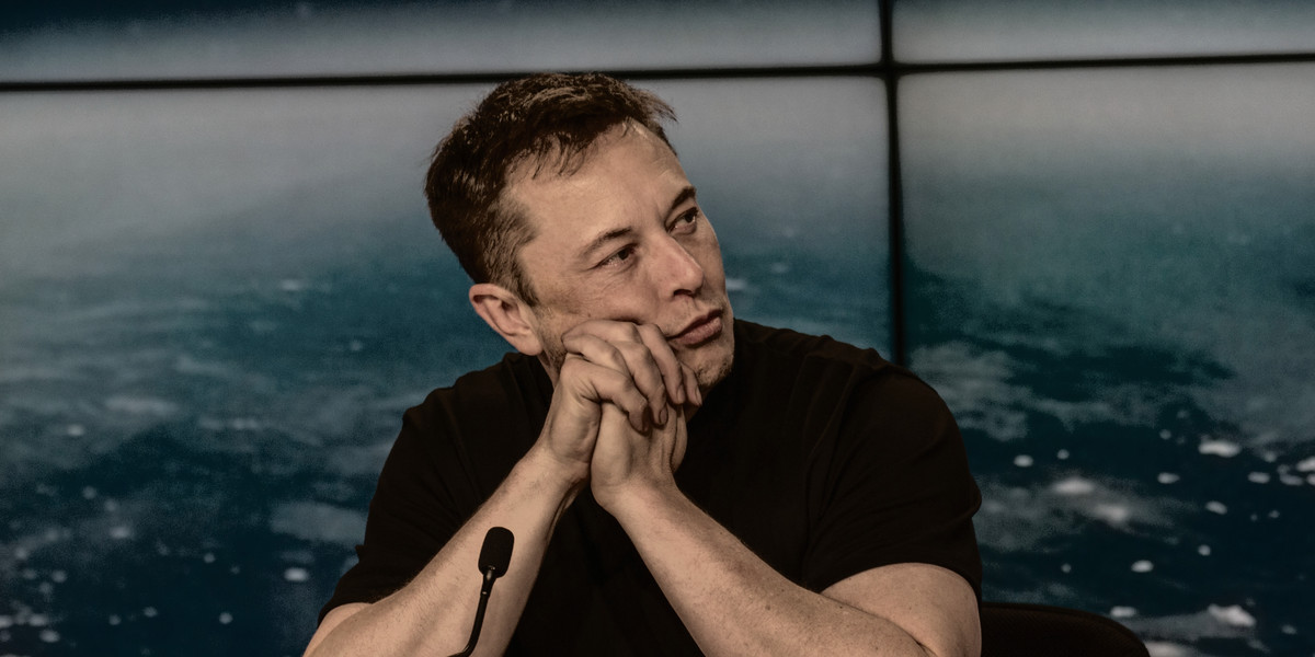 Elon Musk pozwala śledzić twitterowiczom swój samolot.