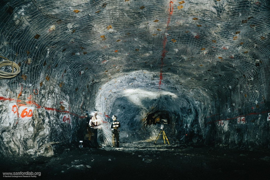 Prace wykopaliskowe w jaskini Sanford Underground Research Facility w Południowej Dakocie rozpoczęły się w 2017 r.