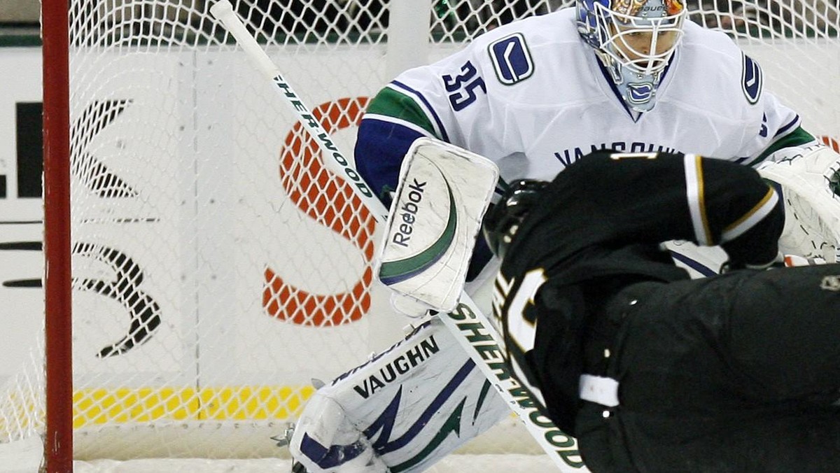 Napastnik James Neal i obrońca Matt Niskanen zostali oddani przez Dallas Stars do zespołu Pittsburgh Penguins. W odwrotnym kierunku powędrował obrońca Alex Goligoski.