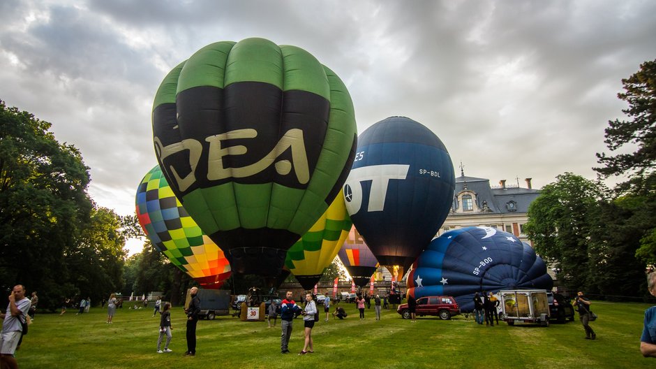 II Zawody Balonowe "In The Silesian Sky" - start balonów świtem z pszczyńskiego parku zamkowego - 25.06.2022 r. - autor: Andrzej Grynpeter