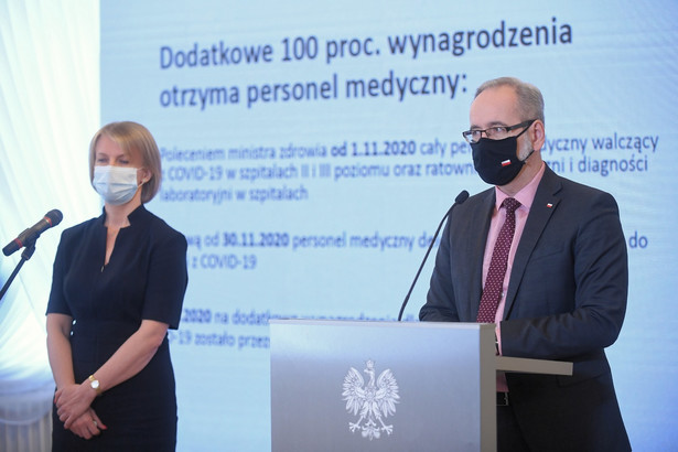 Dodatki dla medyków. Niedzielski podał termin wypłaty świadczeń