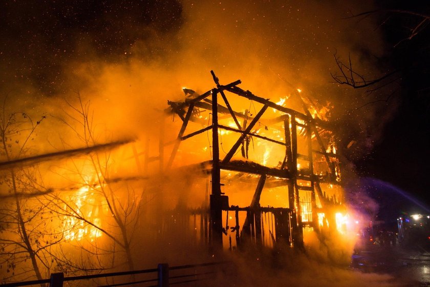 Pożar pod Skierniewicami. Spłonął zabytkowy młyn nad Rawką