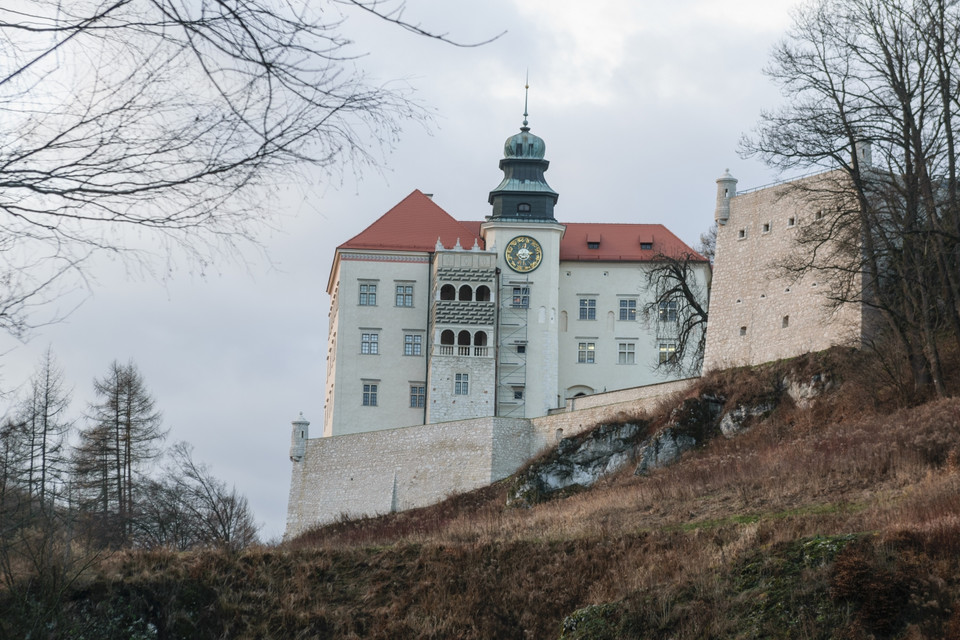 Zamek Pieskowa Skała po 3 latach prac konserwatorskich odzyskał dawny blask