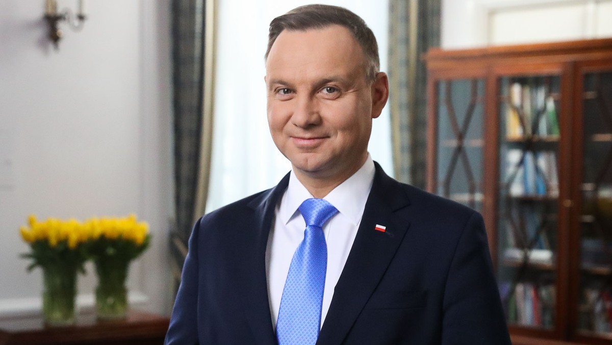 Andrzej Duda z okazji Święta Kobiet skierował do nich specjalne życzenia. „Niech ten dzień będzie nie tylko miłym przerywnikiem w nie zawsze łatwej codzienności, ale także prawdziwym potwierdzeniem wielkiej wartości, jaką wnoszą Panie w nasze życie" - napisał Prezydent RP.