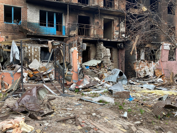Zniszczony budynek w Ukrainie