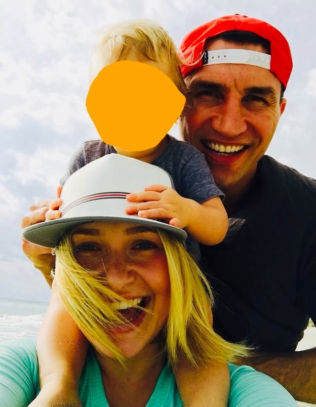 Ukrajinský profesionálny boxer Vladimir Kličko zverejnil archívnu fotku s expartnerkou Hayden Panettiere a ich dcérkou. 