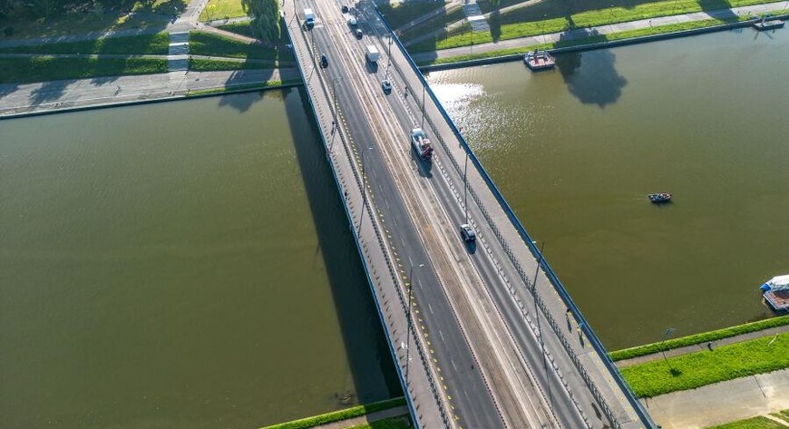 Remont potrwa 10 miesięcy. Przeprawa zostanie zamknięta dla ruchu. Przez 7 miesięcy nie będą przez nią przejeżdżać samochody, przez 5,5 miesiąca tramwaje.