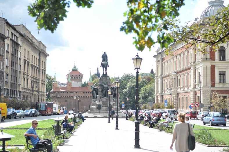 Kutno - rynek z podziemnym parkingiem - Facet