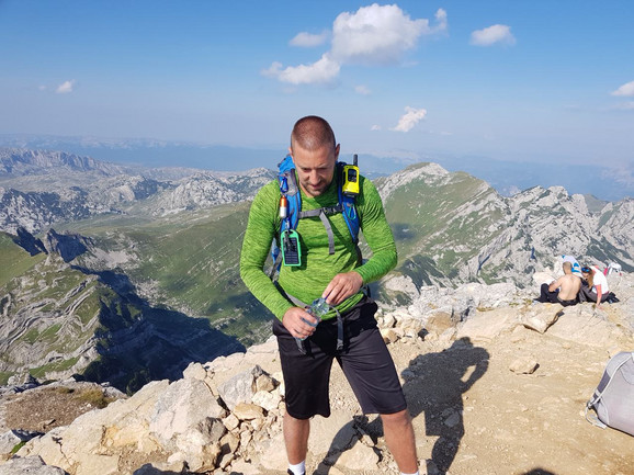 Svoje telo održava vežbama u prirodi