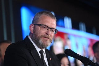 Wybory do Parlamentu Europejskiego 2024. Konfederacja trzecią siłą w Polsce. Braun do PE