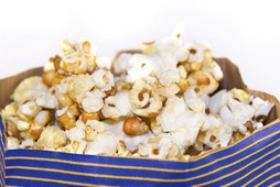 popcorn paczka prażona kukurydza