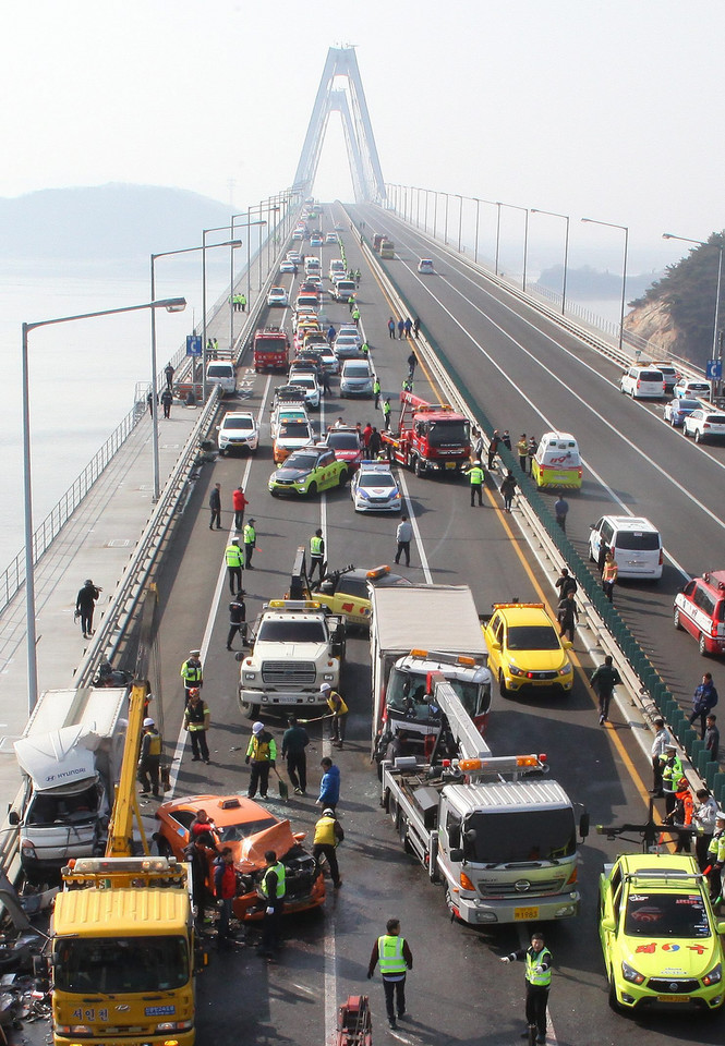 SOUTH KOREA MASS COLLISION (Chain collision on bridge in fog)